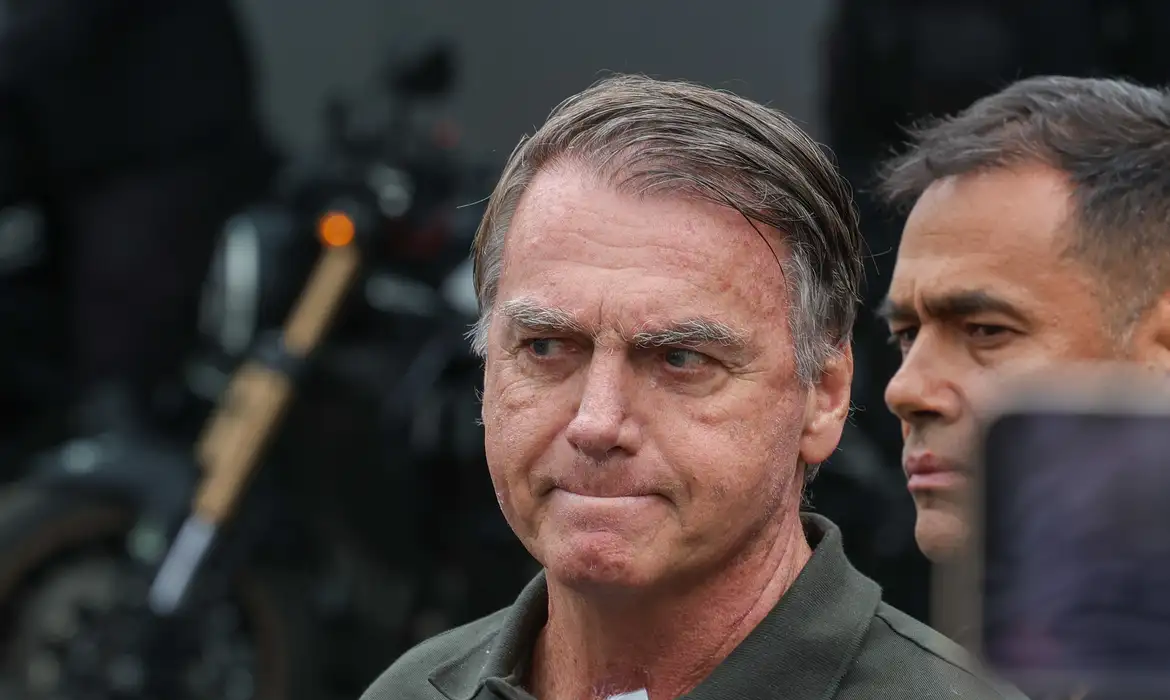 PGR dá aval para Bolsonaro fazer cirurgia no ombro