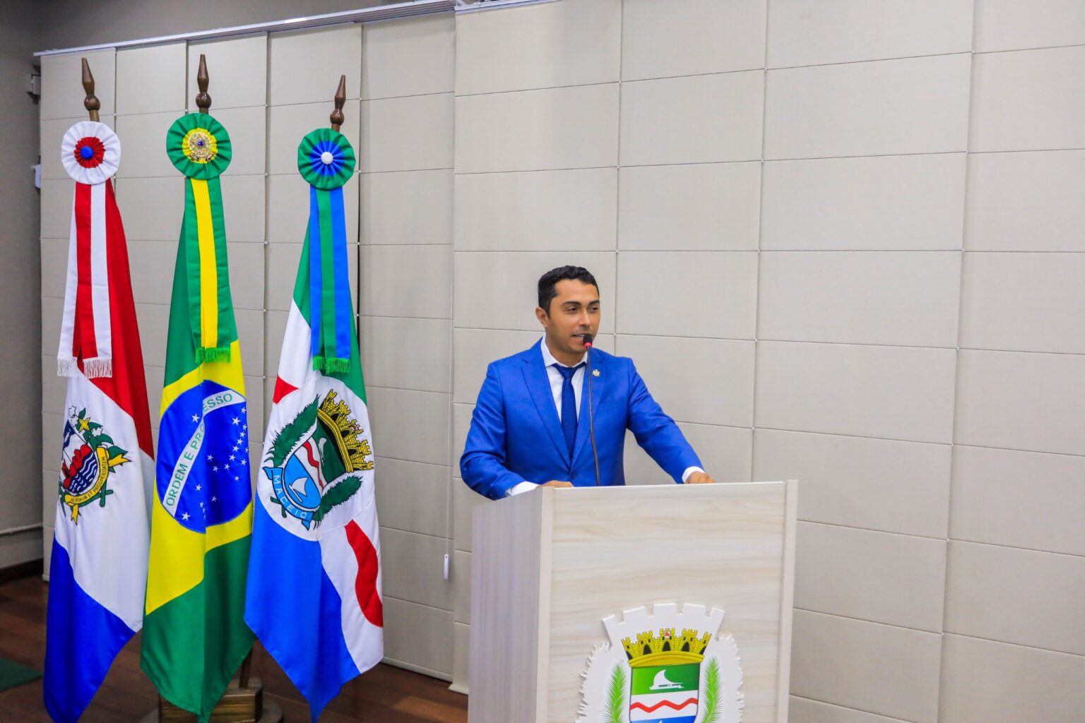 Vereador relata situação de insegurança e apartamentos vazios no bairro da Santa Amélia