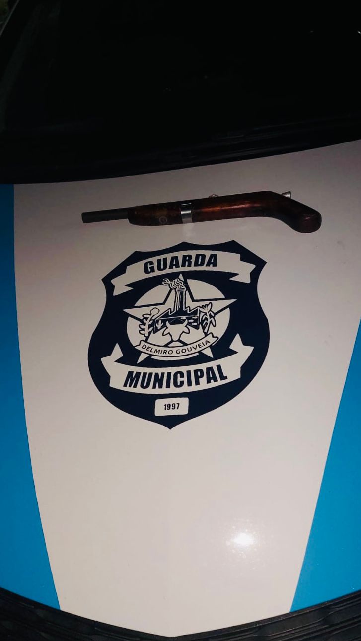 🚨 GUARDA MUNICIPAL DE DELMIRO GOUVEIA ATENDE OCORRÊNCIA DE TENTATIVA DE HOMICÍDIO E APREENDE ARMA DE FOGO NO POVOADO SERRA NEGRA🚨