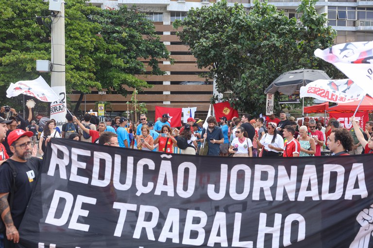 Caminhos da Reportagem debate impactos da escala 6×1 no Brasil