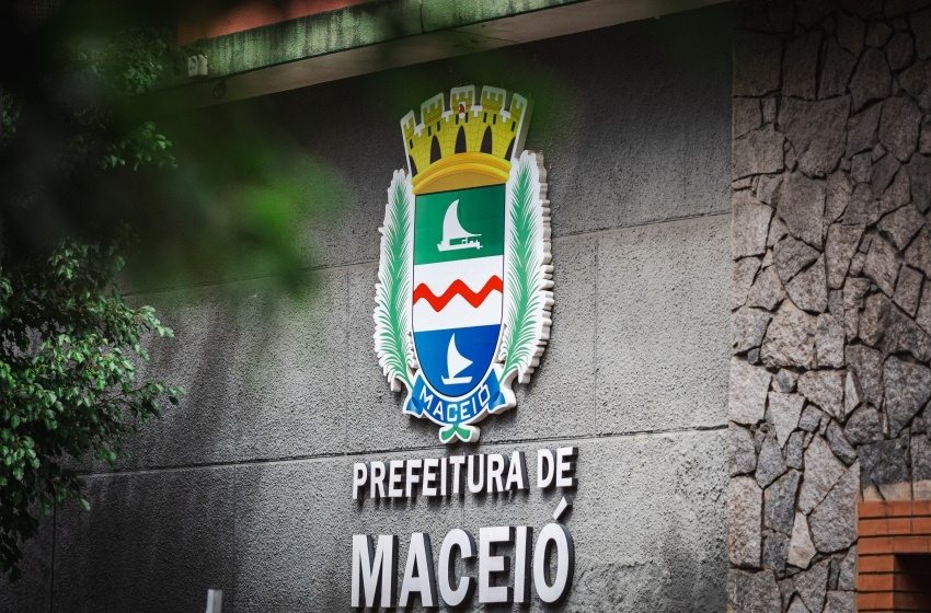 Prefeito Rodrigo Cunha anuncia antecipação dos salários dos servidores municipais para o dia 23 de junho