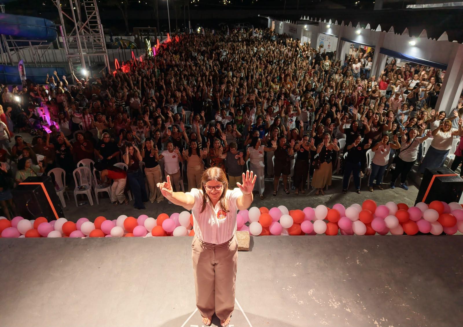 Prefeita Ziane Costa reúne centenas de mulheres em grande encontro político e social em Delmiro Gouveia